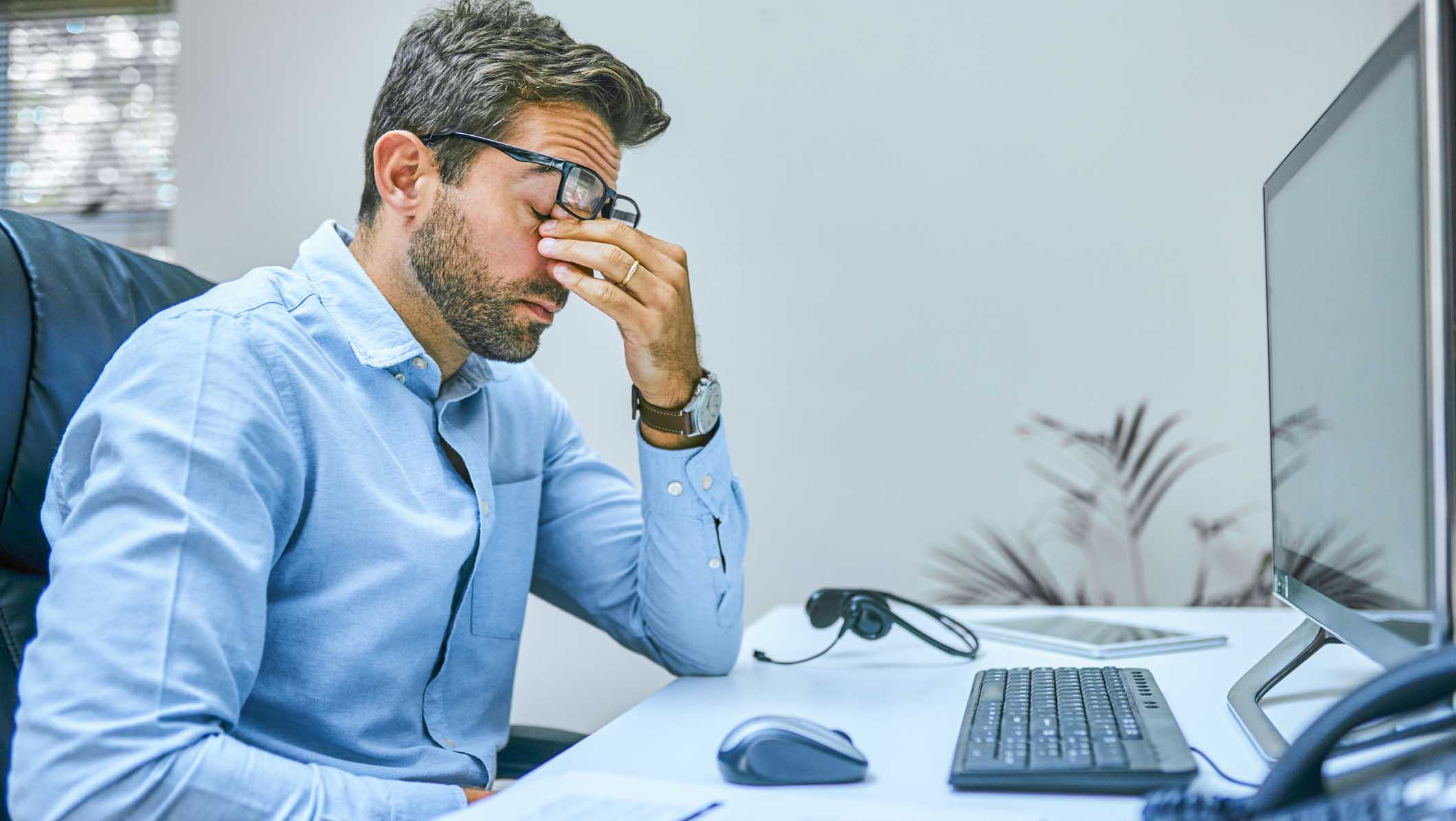 Lunettes pour ordinateur : indispensables à votre poste de travail